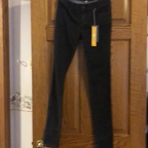 Women’s skinny mid rise slim thru hips and thighs